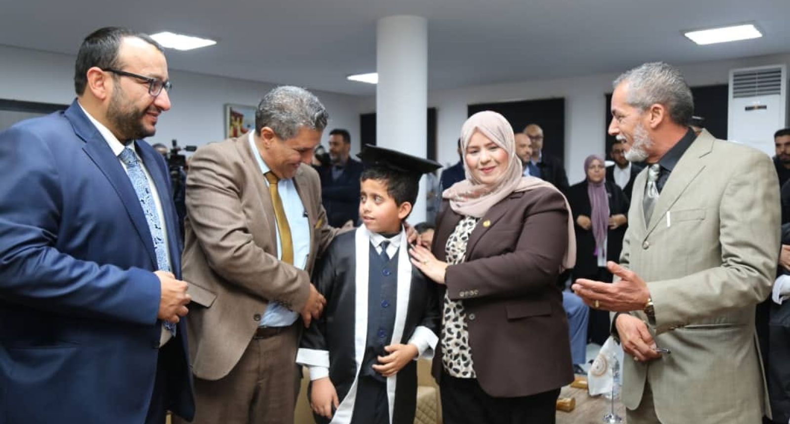 وزير التّربية والتّعليم يشهد اِحتفالية المركز الوطني لِتشخيص وعلاج أطفال التّوحد بتخريج دفعة من أطفال التّوحد - وزارة التربية والتعليم وزير التّربية والتّعليم يشهد اِحتفالية المركز الوطني لِتشخيص وعلاج أطفال التّوحد بتخريج دفعة من أطفال التّوحد