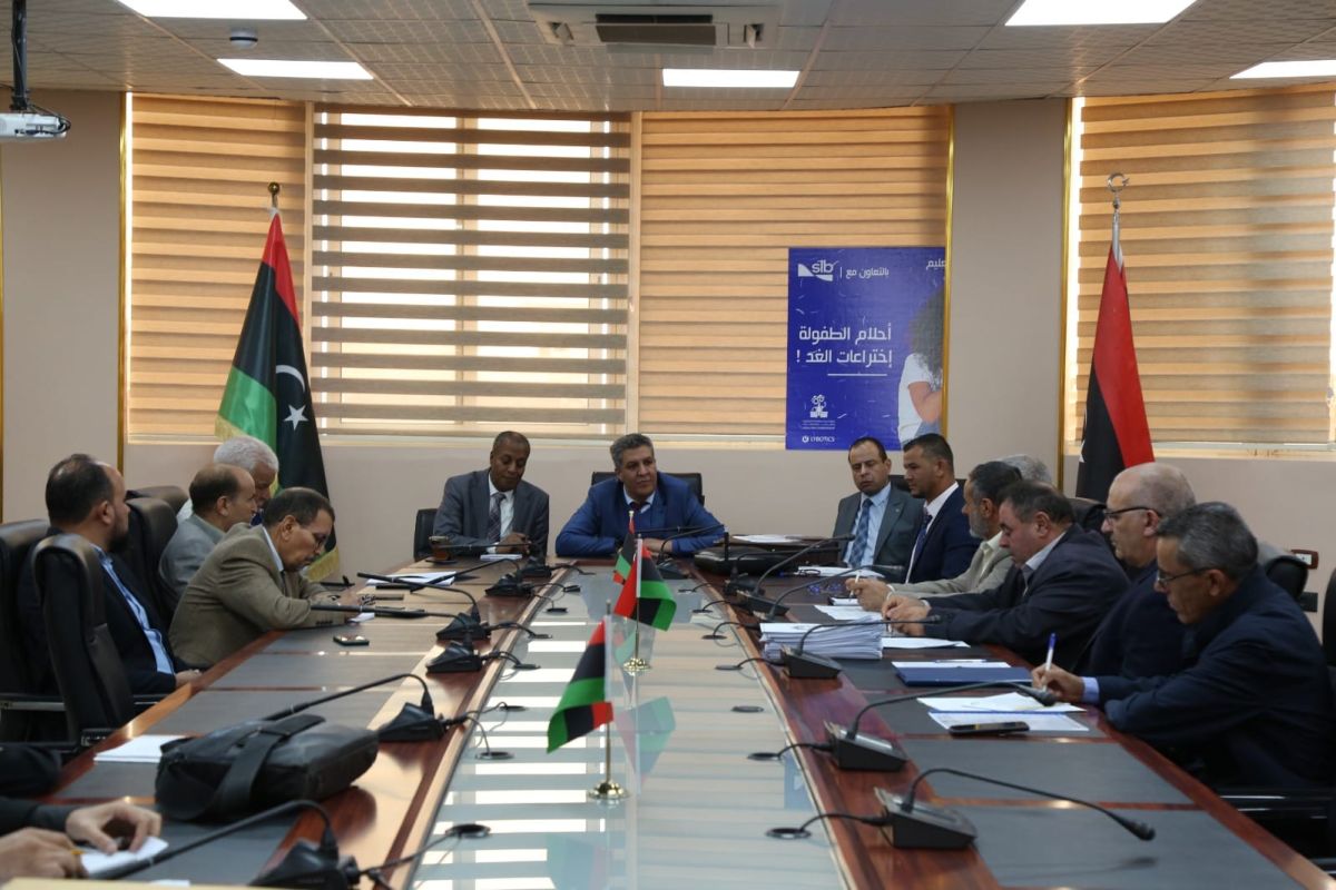 الوزير يَجتمع بالهيئة الوطنية لِرعاية المتفوّقين والموهوبين - وزارة التربية والتعليم الوزير يَجتمع بالهيئة الوطنية لِرعاية المتفوّقين والموهوبين