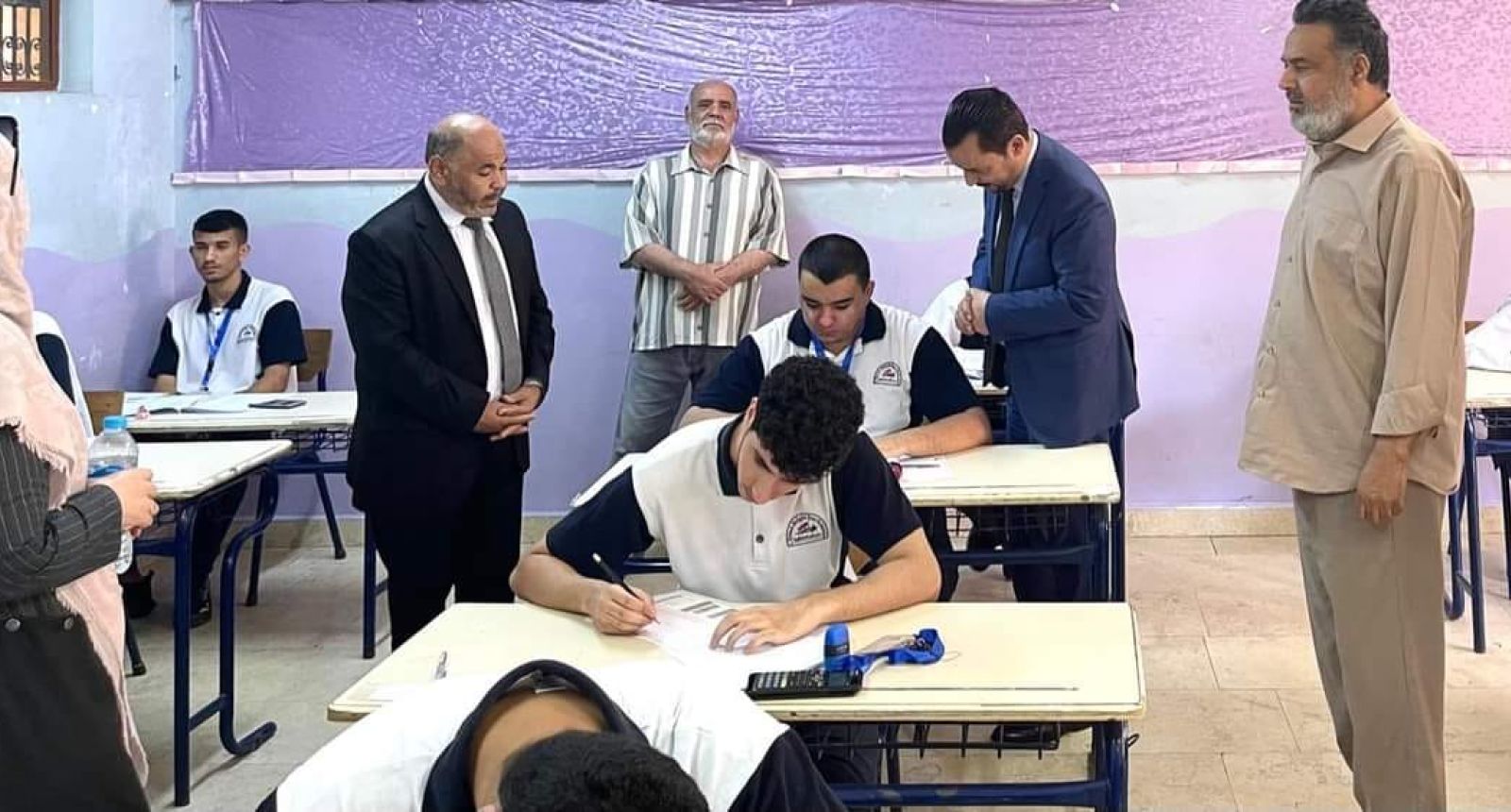 1587 تلميذ وطالب يختتمون امتحانات شهادتي التعليم الأساسي والثانوي بالخارج - وزارة التربية والتعليم 1587 تلميذ وطالب يختتمون امتحانات شهادتي التعليم الأساسي والثانوي بالخارج