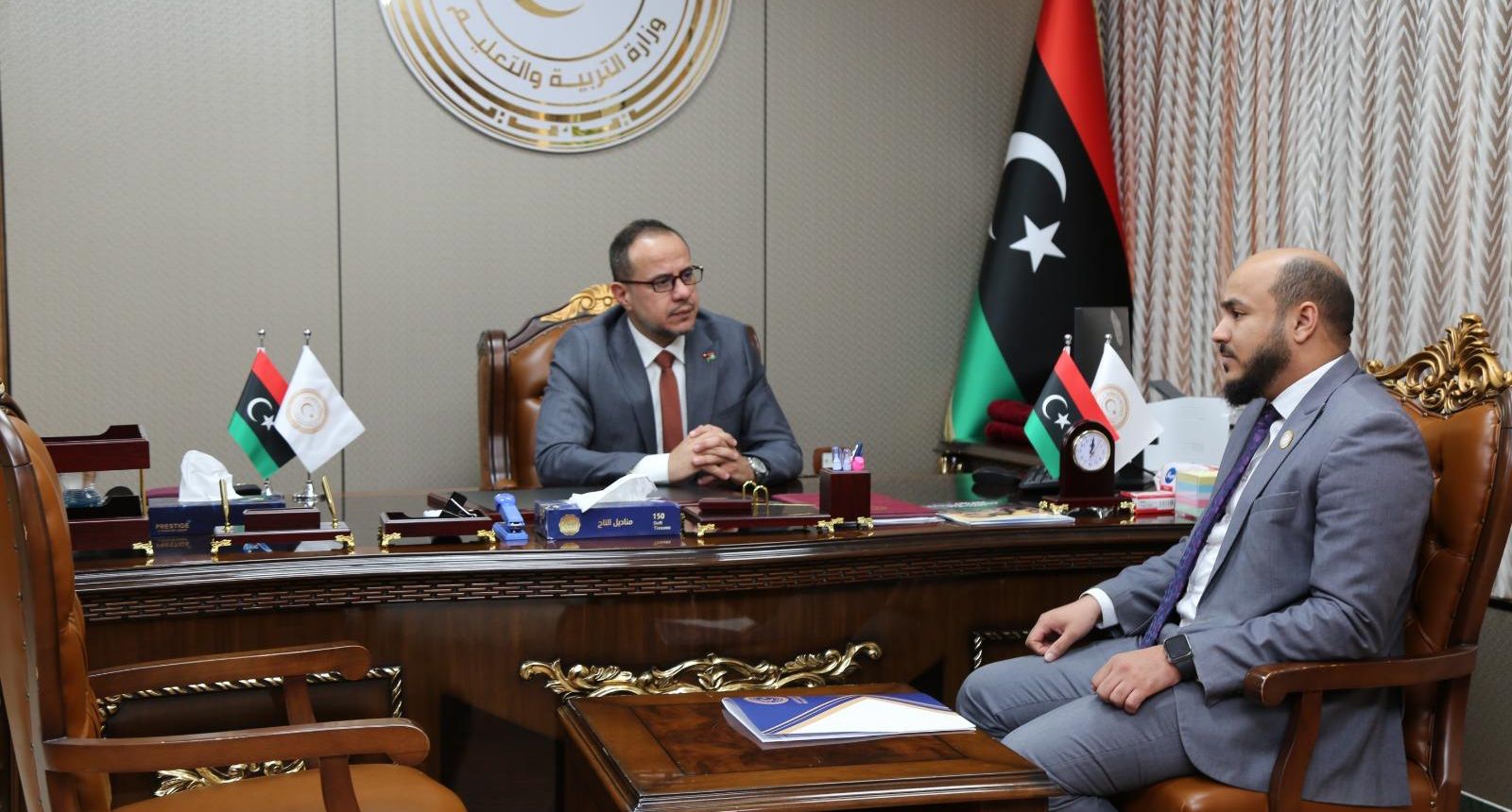 الوزير يعقد اجتماعًا مع مكتب التعاون الدولي، والإعلام والاتصال - وزارة التربية والتعليم الوزير يعقد اجتماعًا مع مكتب التعاون الدولي، والإعلام والاتصال