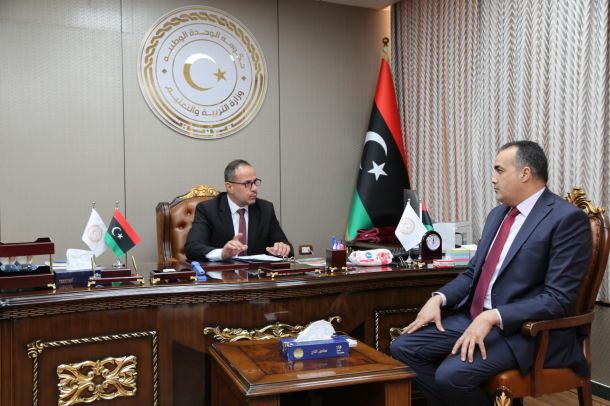 الوزير يعقد اجتماعًا مع مكتب التعاون الدولي، والإعلام والاتصال - وزارة التربية والتعليم الوزير يعقد اجتماعًا مع مكتب التعاون الدولي، والإعلام والاتصال