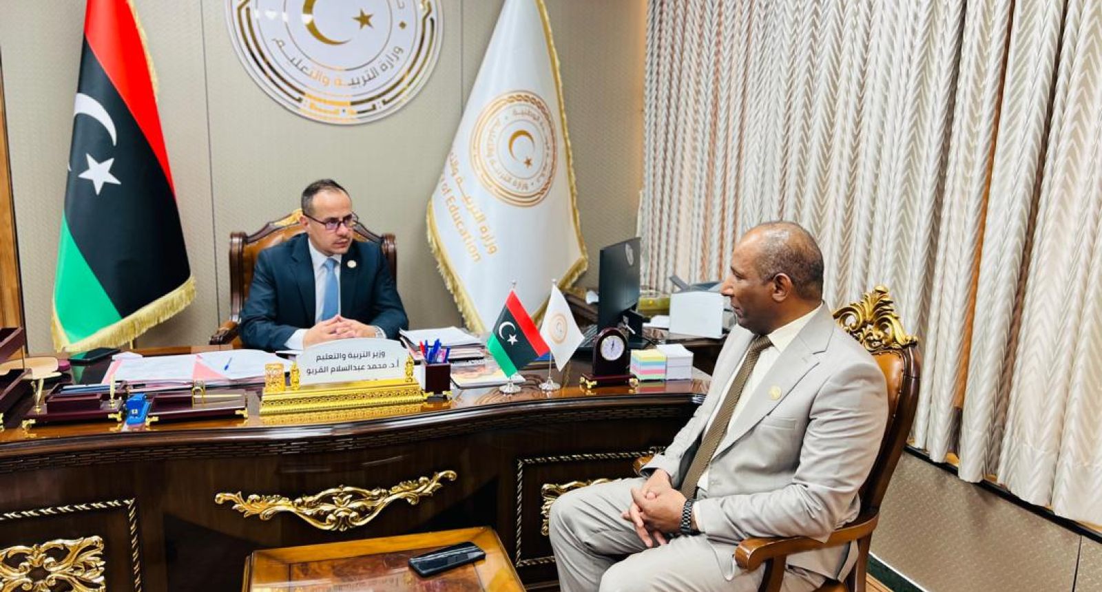 الوزير يعقد اجتماعاً بمدير مصلحة التفتيش والتوجيه التربوي لمتابعة سير العملية التعليمية - وزارة التربية والتعليم الوزير يعقد اجتماعاً بمدير مصلحة التفتيش والتوجيه التربوي لمتابعة سير العملية التعليمية