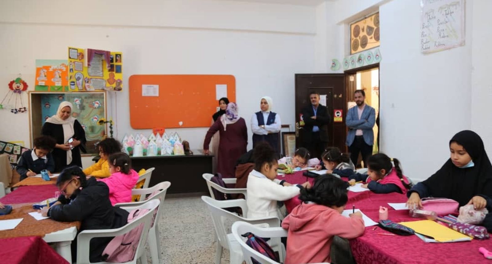 اِنطلاق مُبادرة الْوزِير لِليوم الدّراسي الكامِل وبرنامج التّغذية المدرسية المُصاحِب له في عِدَّة مؤسّسات تعلِيمية