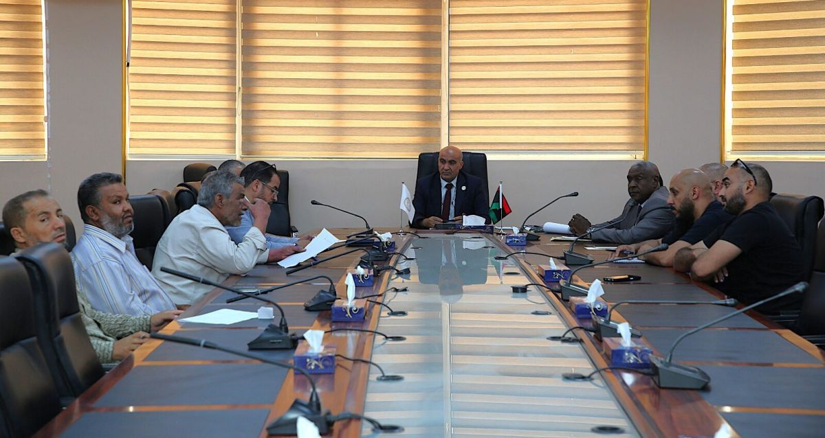 مدير مكتب المتابعة وتقييم الأداء بالوزارة يعقد اجتماعًا بعدد من رؤساء أقسام المتابعة وتقييم الأداء بعدد من المراقبات
