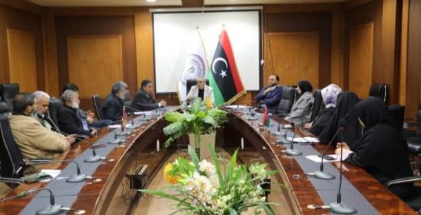 الوزير يعقد اجتماعاً مع وكلاء الوزارة ومستشاريه لمناقشة آليات العمل داخل الوزارة والجهات التابعة لها في تنفيذ خطة الـ100 يوم