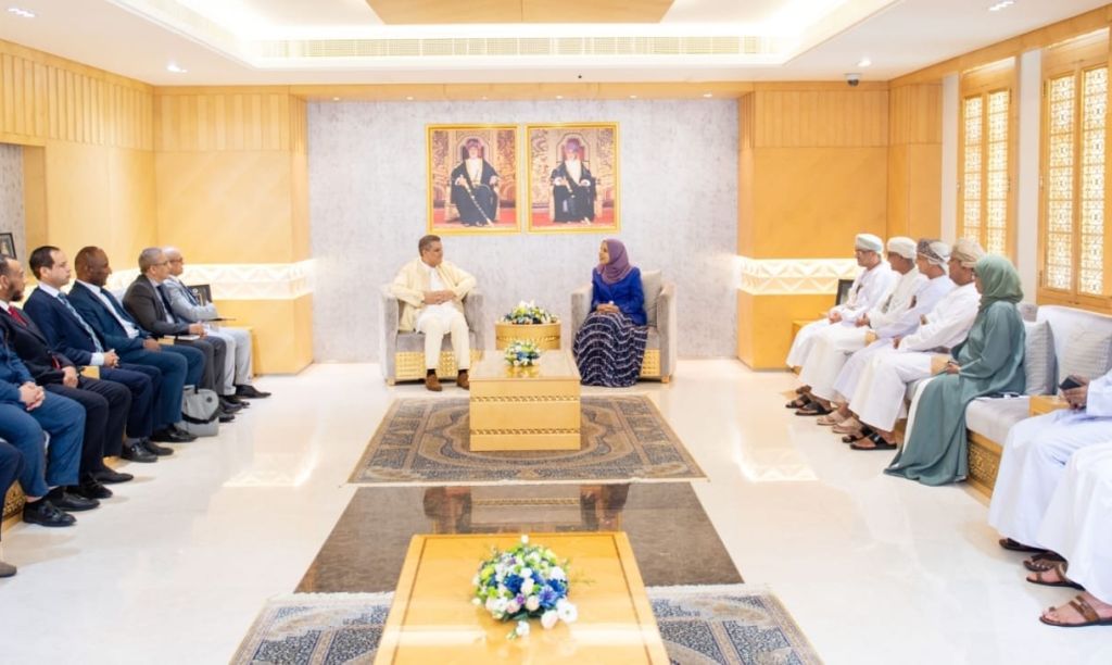 وزير التّربية والتّعليم يحضر اِفتتاح مهرجان عٌمان للعلوم، ويعقد اِجتماعاً مُشتركاً مع نظيرته العُمانية لِتعزيز التّعاون التّعليمي