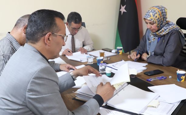 مدير مكتب المتابعة وتقييم الأداء بالوزارة يعقد اجتماعًا بعدد من رؤساء أقسام المتابعة وتقييم الأداء بعدد من المراقبات