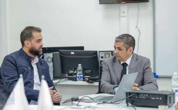 استمرار تنفيذ الورش التدريبية لتطوير مهارات معلمي اللغة الانجليزية