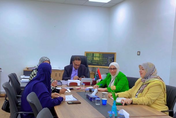 الوزير يعقد اجتماعًا بعدد من مديري الإدارات والمكاتب بالوزارة