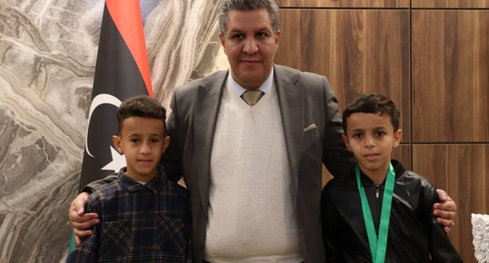 الوزير يَستقبل التلميذَين "همام اليونيسي"، و "جهاد مراجع" الفائزَين بذهبية وفضية البُطولة العربية الأولى لألعاب الرياضيات والمنطق