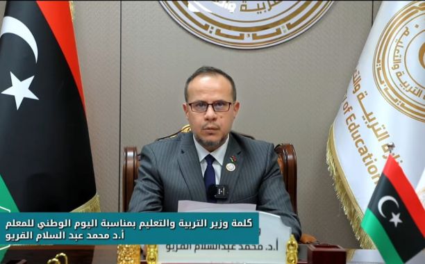 الوزير يعقد اجتماعاً مع وكلاء الوزارة ومستشاريه لمناقشة آليات العمل داخل الوزارة والجهات التابعة لها في تنفيذ خطة الـ100 يوم