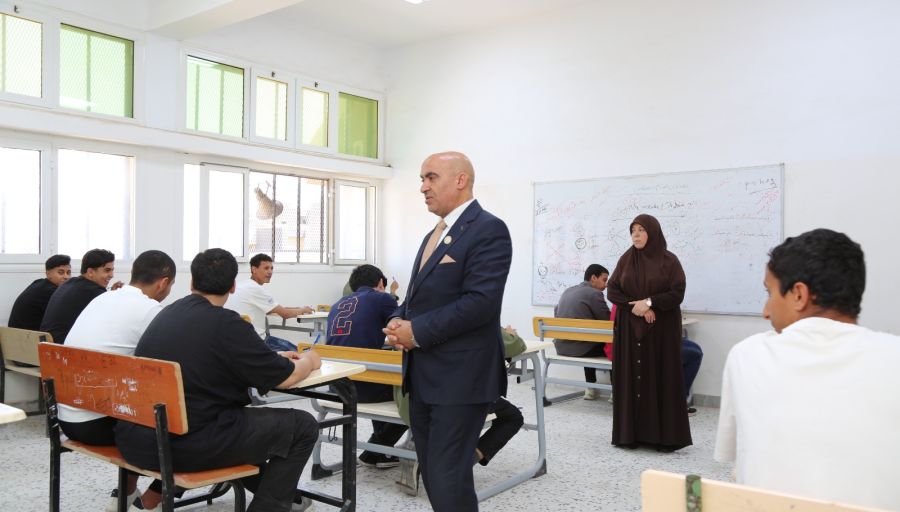 مستشار ومدير مكتب الوزير يتابع سير الامتحانات بمراقبتي التربية والتعليم قصر بن غشير وعين زارة