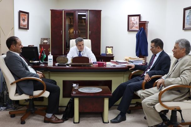 الوَزِير يُناقش مُستجِدَّات مَركز طَرابلس للمُتفوِّقِين