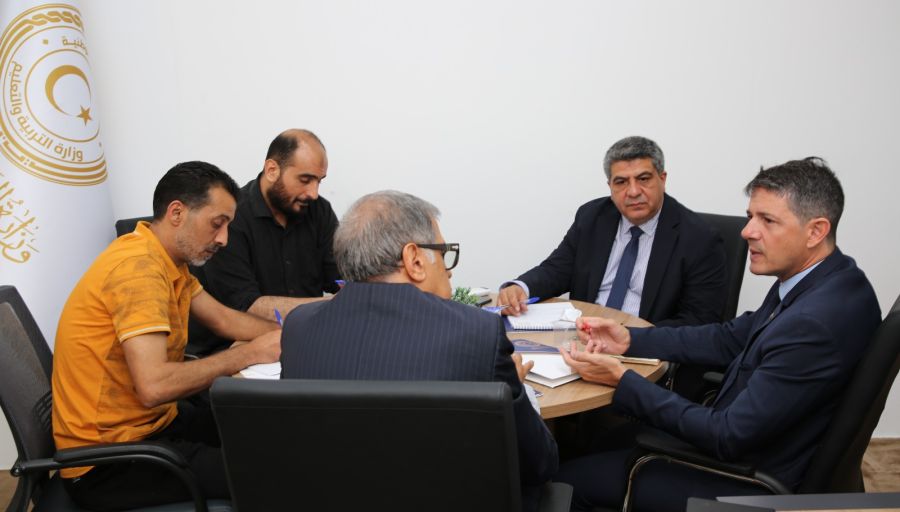 خلال اجتماعها اليوم .. إدارة الخدمة الاجتماعية والصحة المدرسية بالوزارة تستعد لإنطلاق فعاليات ملتقى الأخصائيين الاجتماعيين الأول، وتستعرض آليات تنفيذ مبادرة "طريقك اختيارك"