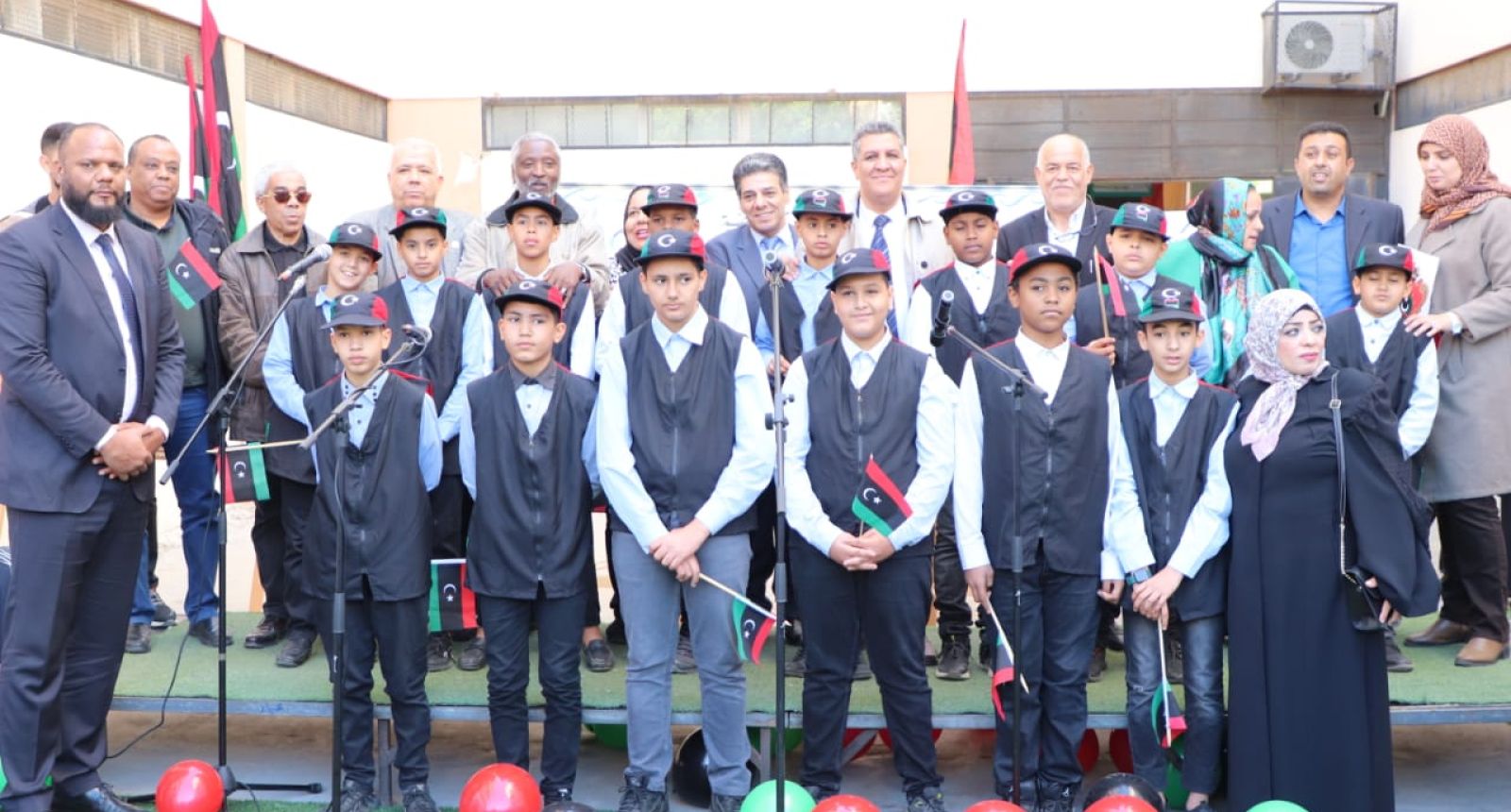 وزير التربية والتعليم يحضر احتفال مدرسة الجمهورية للتعليم الاساسي بالذكرى ال71 لاستقلال ليبيا