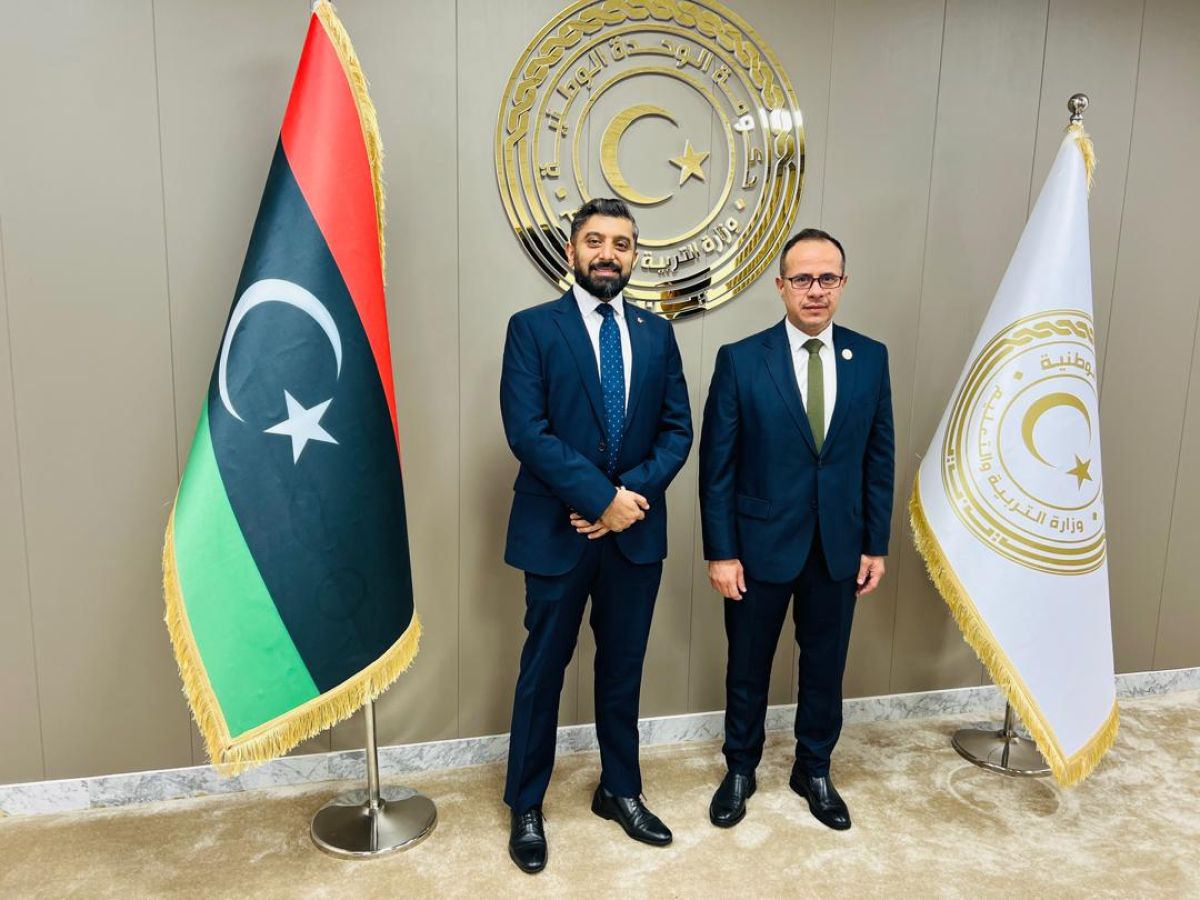 الوزير يستقبل وفد من الملحق الثقافي بسفارة المملكة المتحدة لدى ليبيا ومدير المجلس الثقافي البريطاني