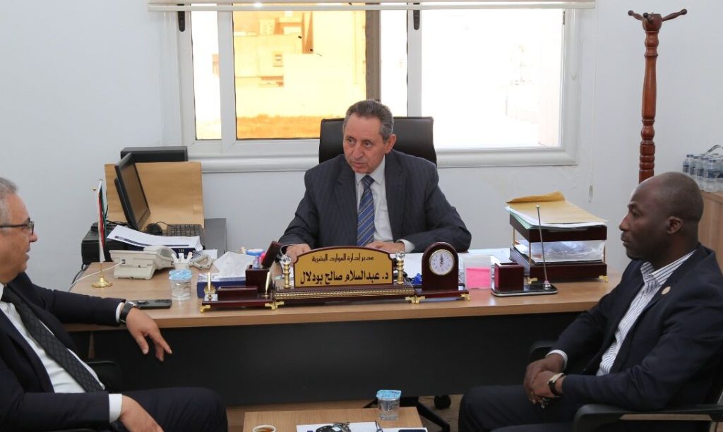 إدارة الموارد البشرية تستضيف لقاءً لتعزيز الشراكة التدريبية ضمن خطة الـ100 يوم
