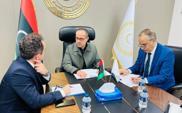 استمرار تنفيذ الورش التدريبية لتطوير مهارات معلمي اللغة الانجليزية