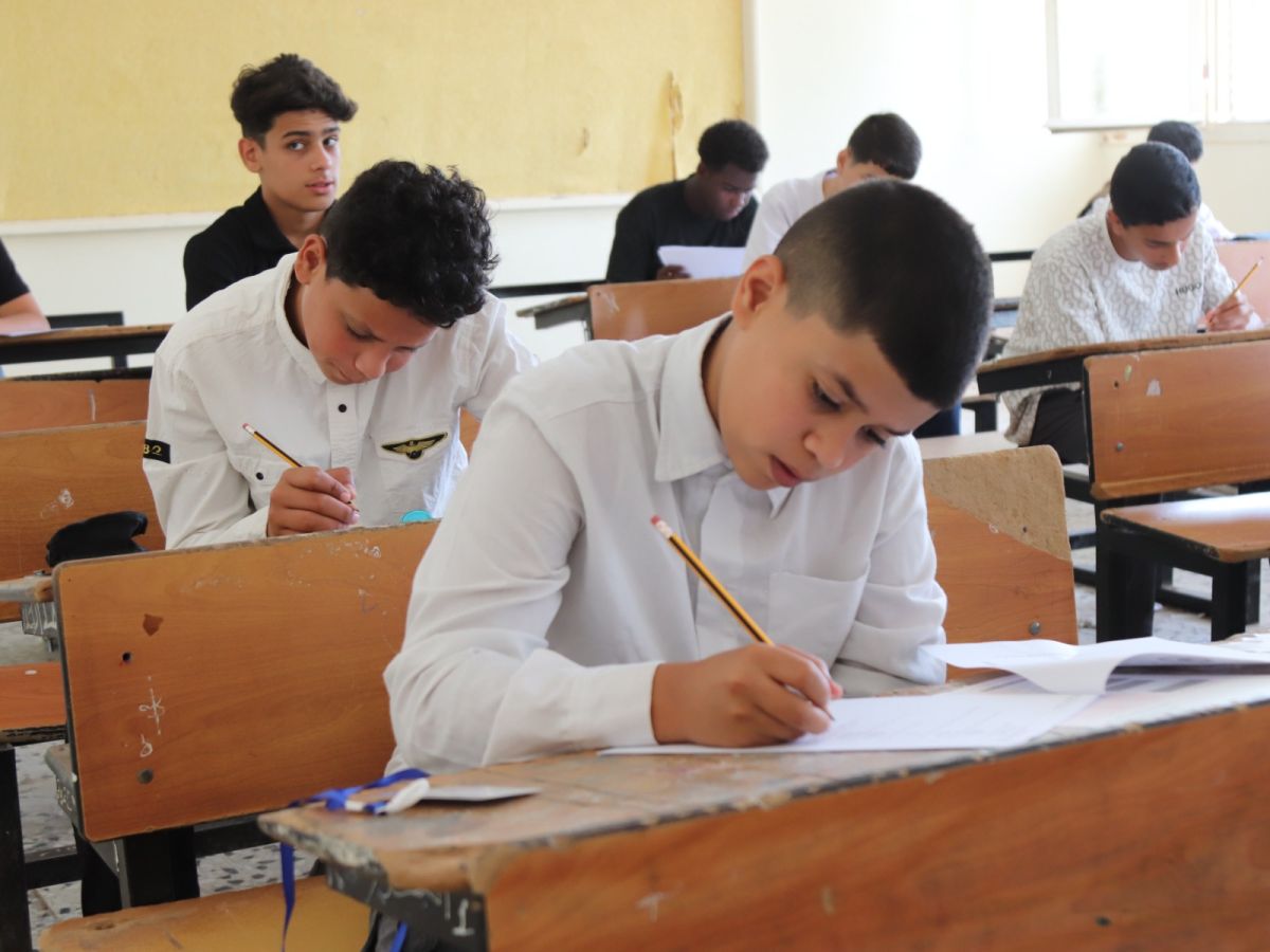 ​تلاميذ شهادة إتمام مرحلة التعليم الأساسي للعام الدراسي 2025 - 2026م في الداخل والخارج يؤدون الامتحانات داخل المقار الامتحانية المعتمدة​