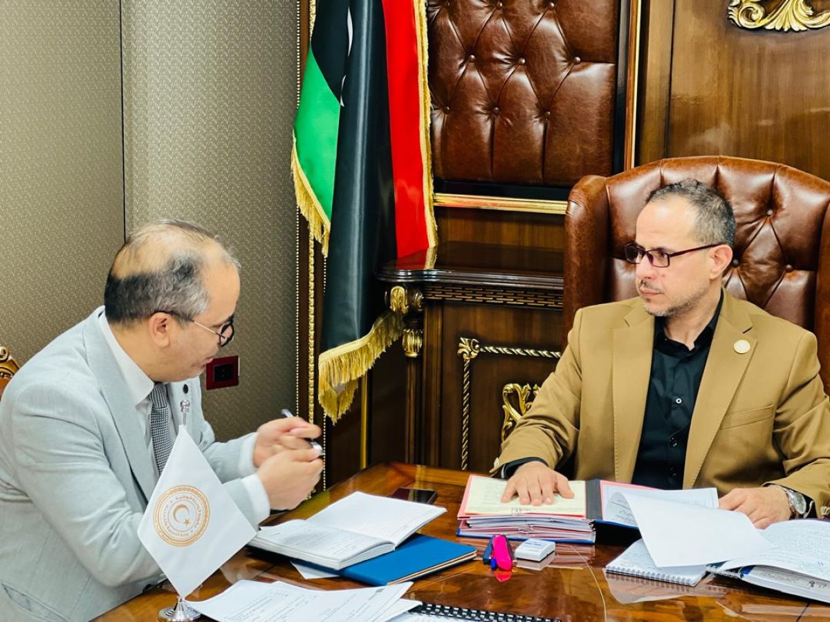 وزير التربية والتعليم رئيس اللجنة الوطنية للتربية والثقافة والعلوم يعقد اجتماعًا مع الأمين العام للجنة