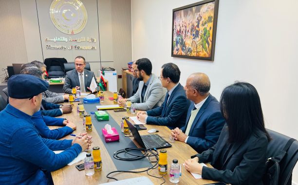 الوزير يعقد اجتماعًا بعدد من مديري الإدارات والمكاتب بالوزارة