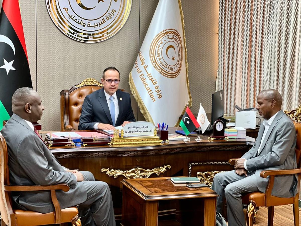 الوزير يلتقي المنسق الوطني لمبادرة تحدّي القراءة العربي في ليبيا