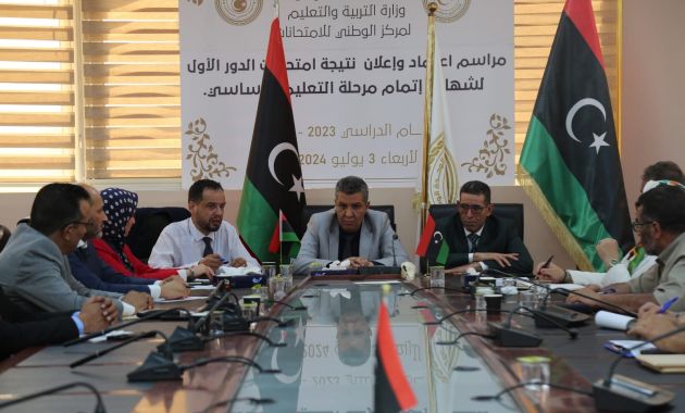 رئيس اللجنة العليا لامتحانات الشهادة الثانوية يتفقد سير الامتحانات بمراقبتي سوق الجمعة وعين زارة