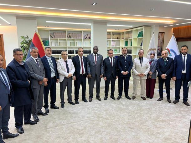 استمرار تنفيذ الورش التدريبية لتطوير مهارات معلمي اللغة الانجليزية