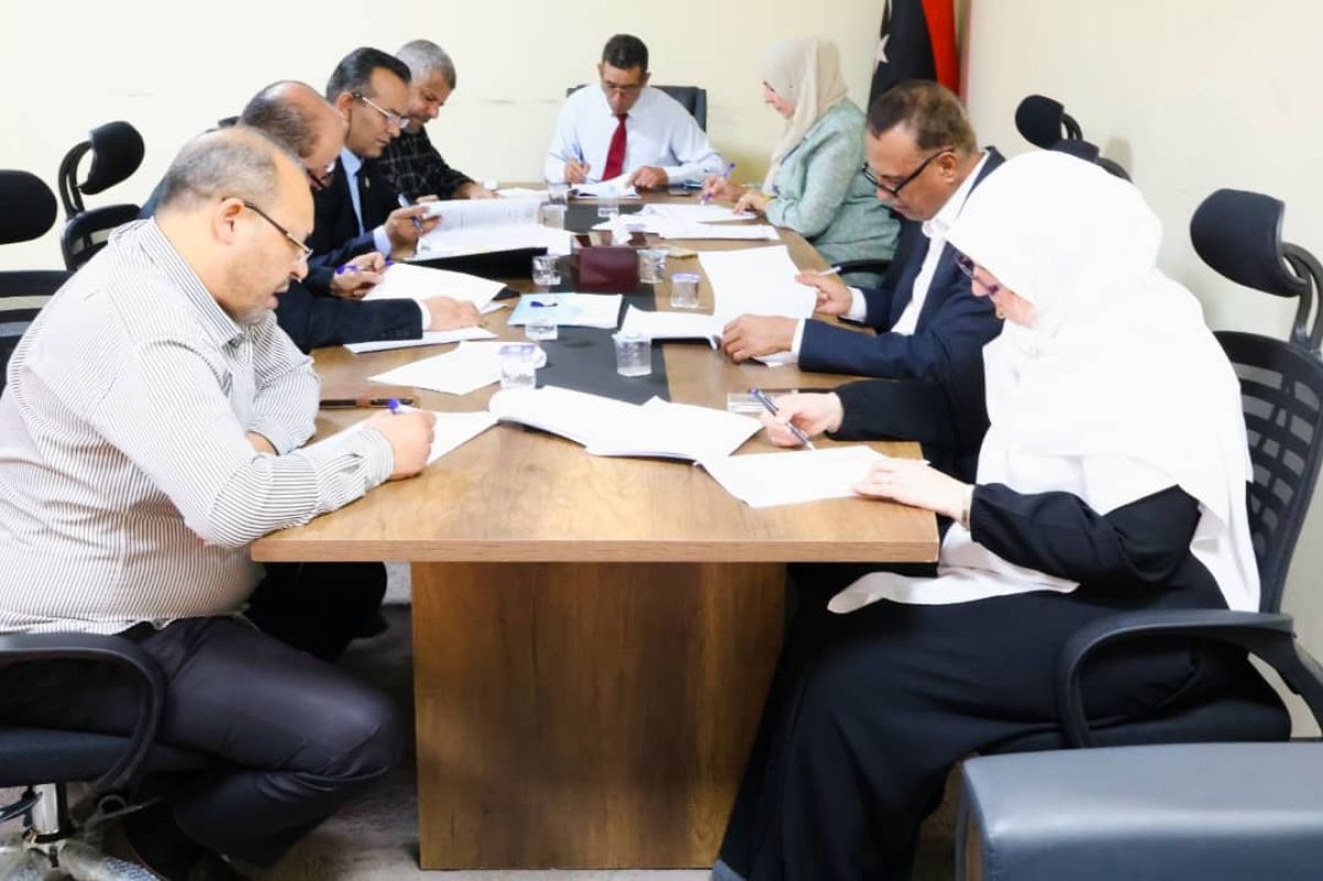 لجنة شؤون المعلمين تناقش المحضر السابع برئاسة وكيل الوزارة لشؤون المراقبات