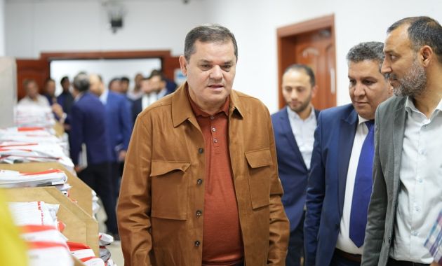 وَزِير التَّربية والتَّعليم يُواصل جولاته التَّفقدية لِمتابعة سَير الاِمتحانات النِّهائية لِصفوف النَّقل