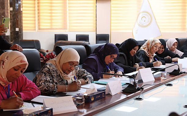 وزارة التربية والتعليم تتابع سير تدفق شحنات الكتاب المدرسي عبر الموانئ الليبية