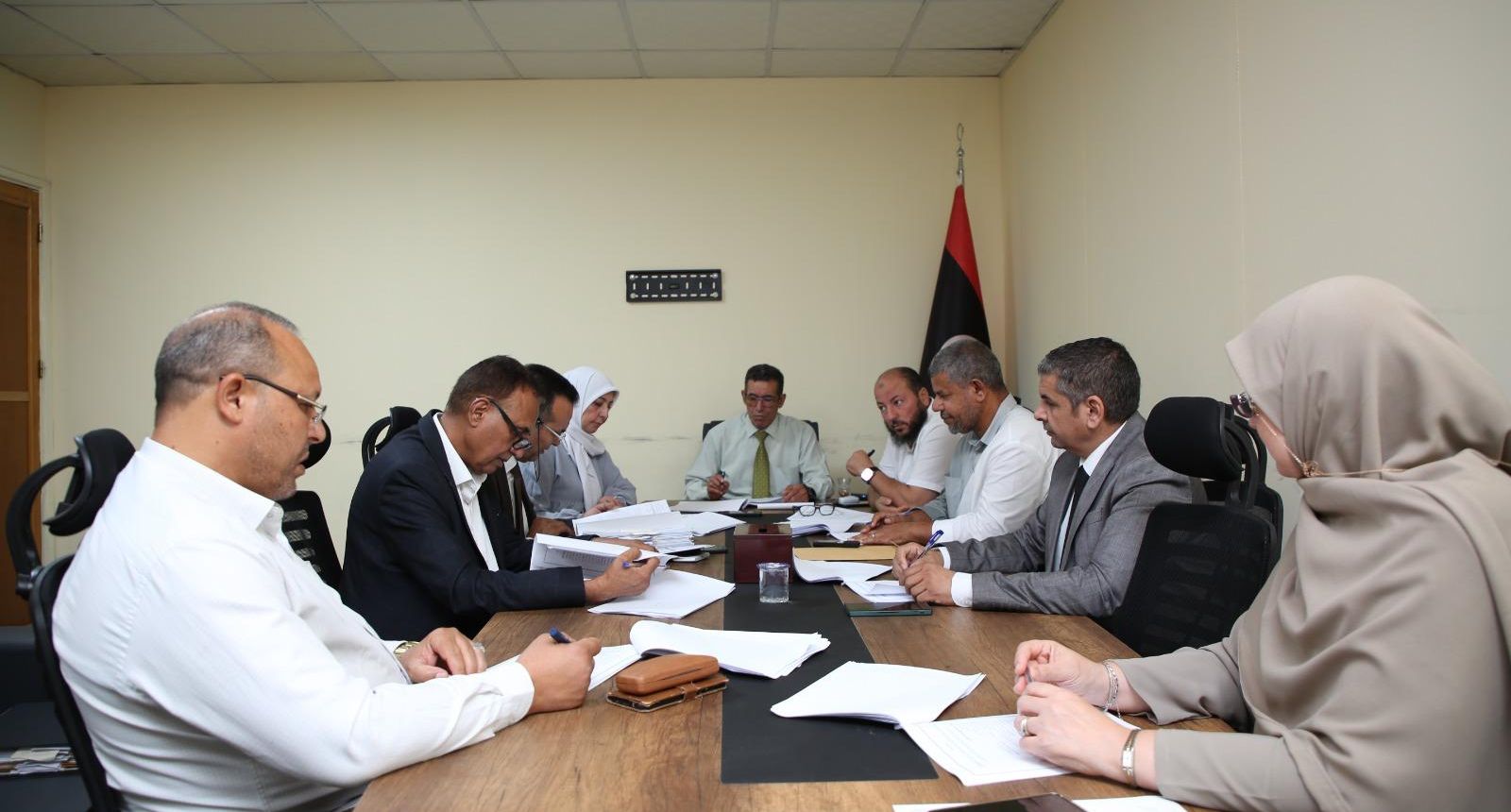 لجنة شؤون المعلمين تناقش المحضر الثاني عشر برئاسة وكيل الوزارة لشؤون المراقبات الدكتور "محسن الكبير"