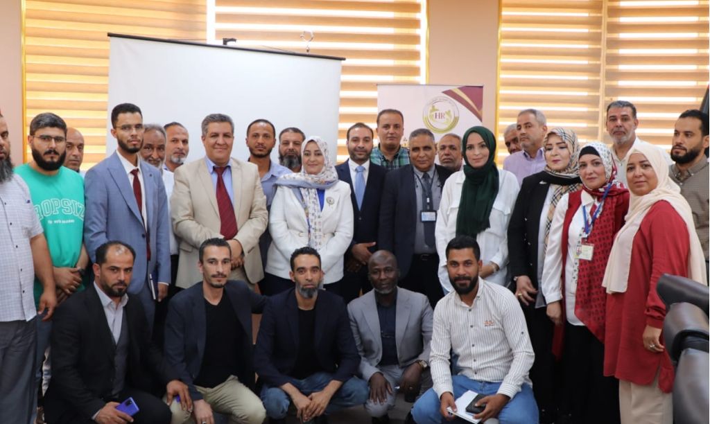 الْوزِير يحضر الحَفل الخِتامي لدَّورة "فَن الإدارة العامة وَأسالِيب القِيادة"