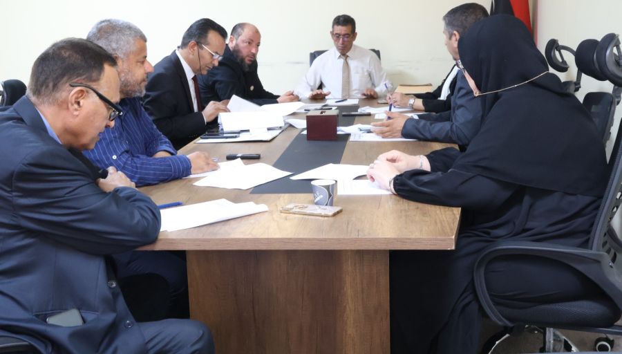 مدير إدارة التعليم الثانوي بالوزارة الأستاذ أيمن كوثارة يعقد اجتماعًا بعدد من مديري مكاتب التعليم الثانوي بمراقبات التربية والتعليم