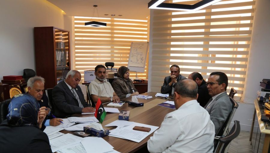 مكتب المتابعة وتقييم الأداء بالوزارة يبحث تنفيذ قرارات الوزارة حول اللوائح المنظمة للعمل