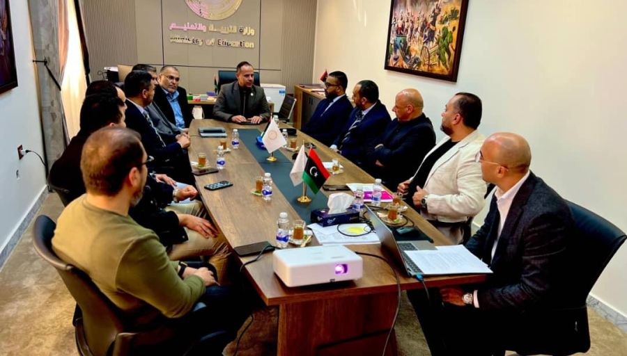 لجنة تنظيم الجهاز الإداري والفني واستكمال الملاك الوظيفي لديوان الوزارة ومراقبات التربية والتعليم بالبلديات والمؤسسات التعليمية تعقد اجتماعها الثاني