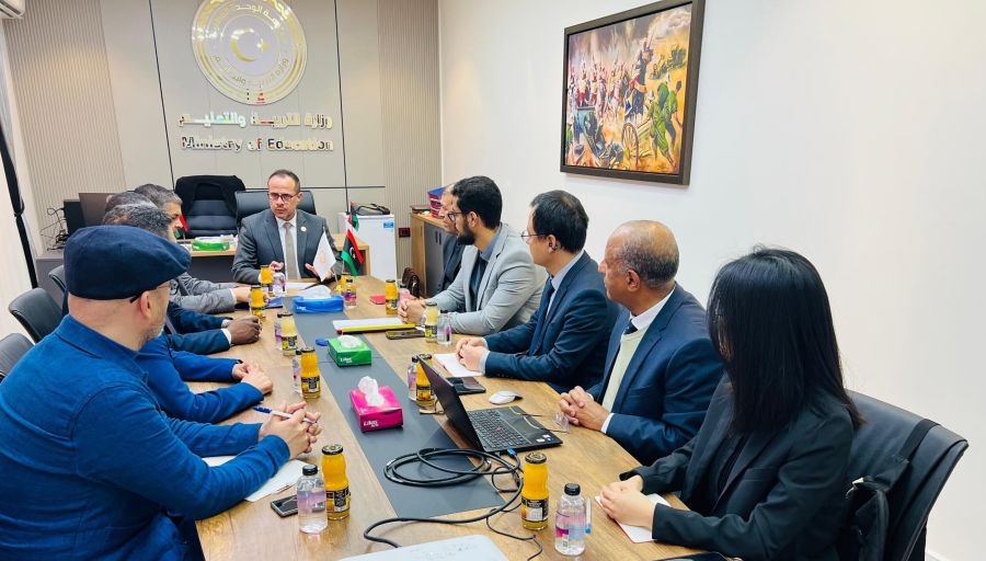 الوزير يَفتَتِح مدرسة ويُدشِّن آخر مَراحِل صِيانَة أُخرَى في مصراتة