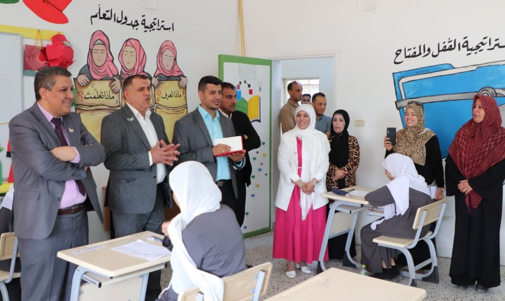 وَزِير التَّربية والتَّعليم يُواصل جولاته التَّفقدية لِمتابعة سَير الاِمتحانات النِّهائية لِصفوف النَّقل