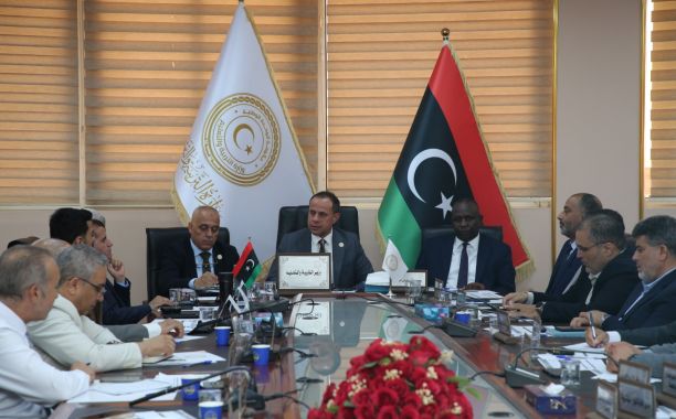 لجنة شؤون المعلمين تناقش المحضر الثاني عشر برئاسة وكيل الوزارة لشؤون المراقبات الدكتور "محسن الكبير"