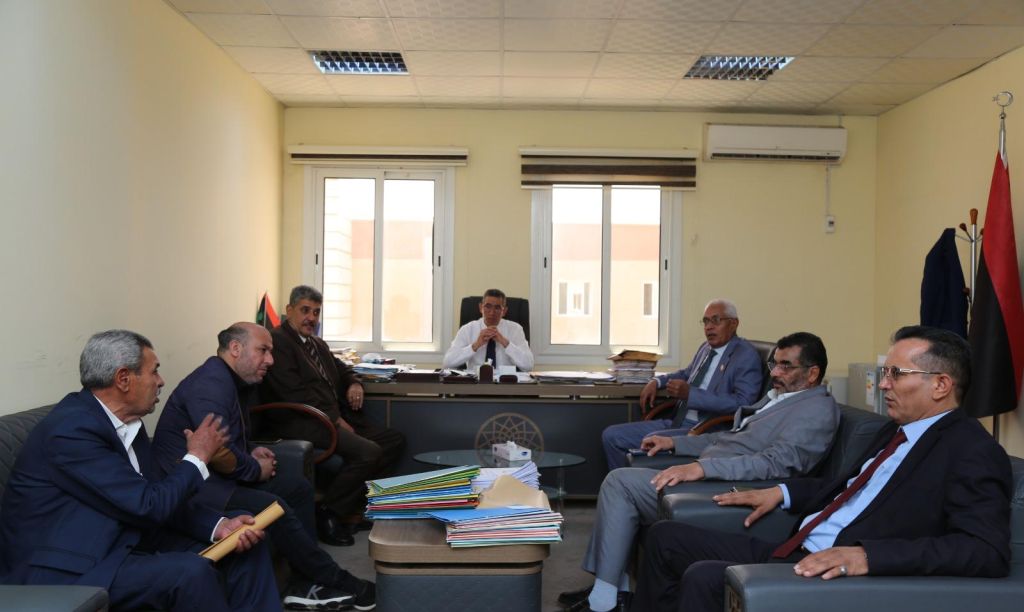 وكيل الوزارة لِشؤون المراقبات يستقبل بمكتبه مراقب التّربية والتّعليم الأصابعة وعدد من مديري الإدارات بالوزارة