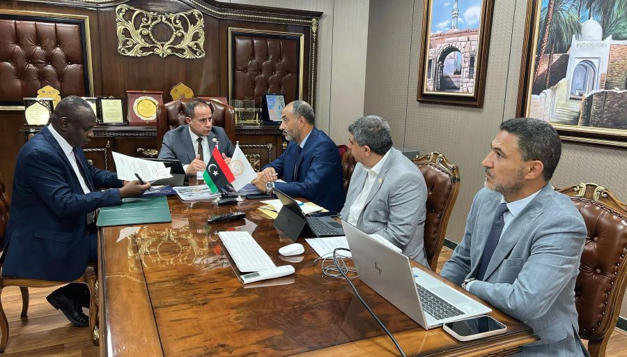 اللجنة العليا لمبادرة تحدي القراءة تناقش الإعداد والتجهيز لمرحلة التقييم على مستوى البلاد