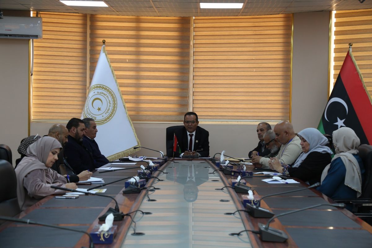 اجتماع مشترك بين إدارتي التعليم الأساسي والثانوي لمناقشة خطة الــ100 يوم