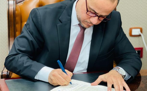 الوزير يعقد اجتماعاً مع وكلاء الوزارة ومستشاريه لمناقشة آليات العمل داخل الوزارة والجهات التابعة لها في تنفيذ خطة الـ100 يوم