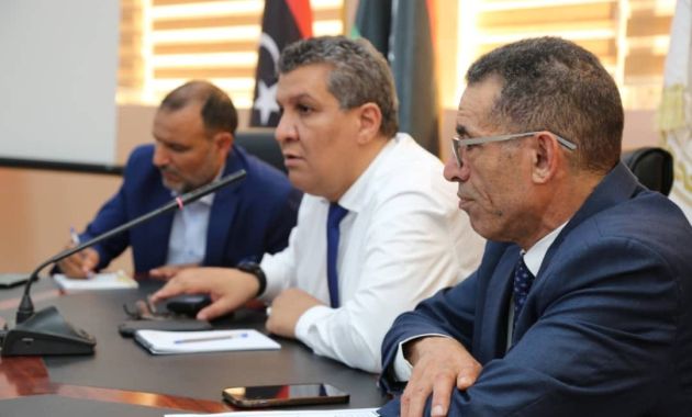 وَزِير التَّربية والتَّعليم يلتقِي بِمخاتير محلات بلدِية بنغازي الكُبرى