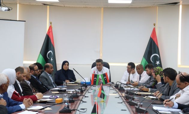 مُناقشة الخُطة الدراسية والاستعدادات لامتحانات الشهادات العامة التي سيتقدم لها أكثر من ربع مليون طالب وطالبة