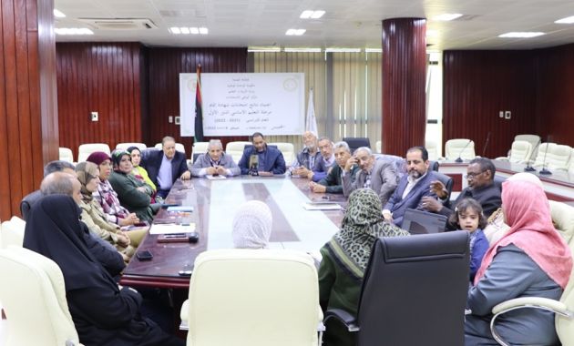 وَزِير التَّربية والتَّعليم يُناقِش مع إدارة مُستشفى السكري وإدارة الخِدمة الاِجتماعية والصّحة المدرسية مبادرة الكشف الصّحي المجاني