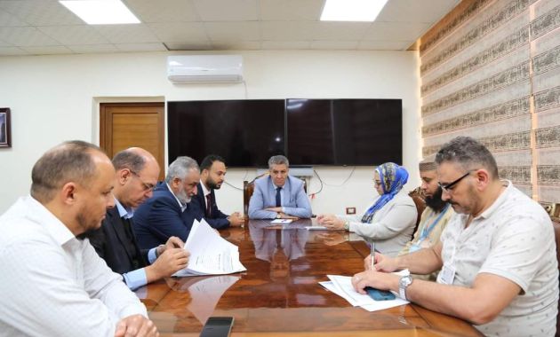 الوزير والسفير الإيطالي يتفقدان تدريس مادة اللغة الإيطالية بمدرسة بشير الأسطى بمراقبة سوق الجمعة