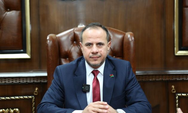 الوزير يعقد اجتماعًا مع مدير المركز الوطني للامتحانات لمتابعة جاهزية امتحانات الشهادات العامة