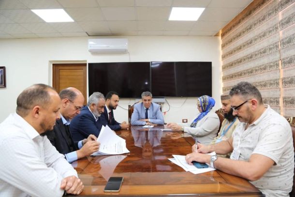 الوزير والسفير الإيطالي يتفقدان تدريس مادة اللغة الإيطالية بمدرسة بشير الأسطى بمراقبة سوق الجمعة