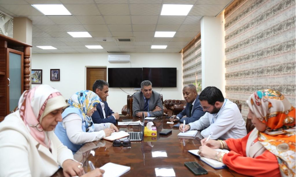 الْوزير يطّلع على تقرير لجنة التّغدية المدرسية حَول الأسبوع الأول لليوم الدّراسي الكامِل